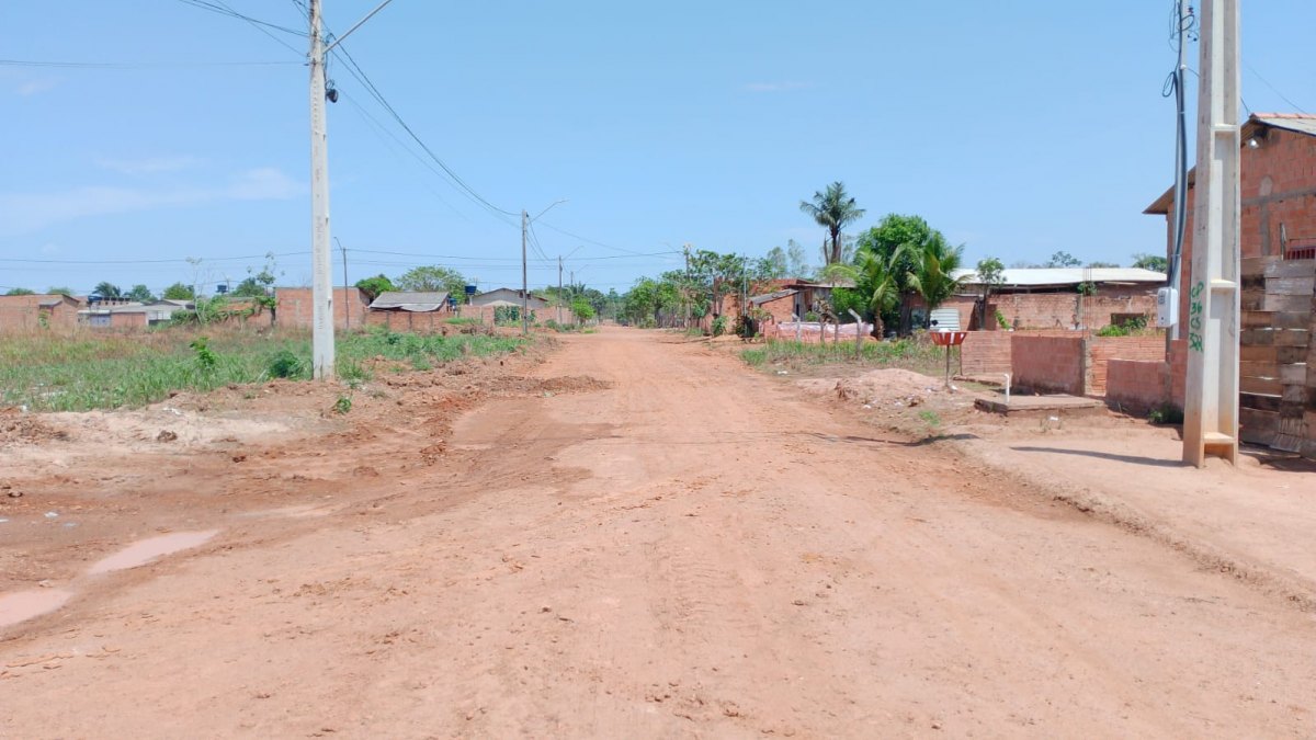 EDWILSON NEGREIROS: Prefeitura atende vereador e providencia limpeza e encascalhamento no Parque Amazônia