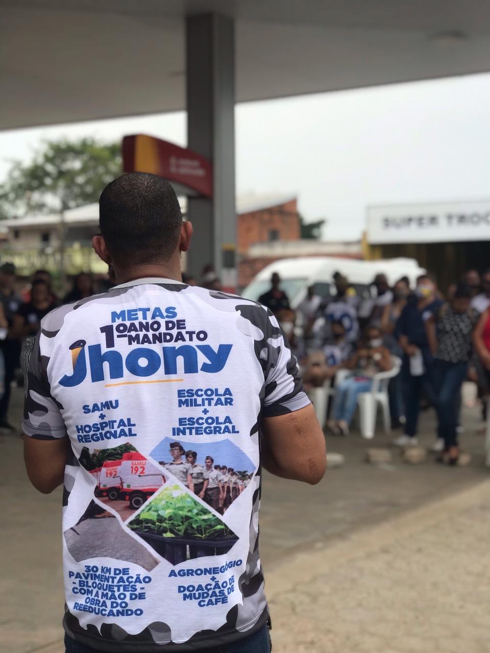 JI-PARANÁ: Apoiadores participam de adesivaço do candidato a prefeito, Jhony Paixão