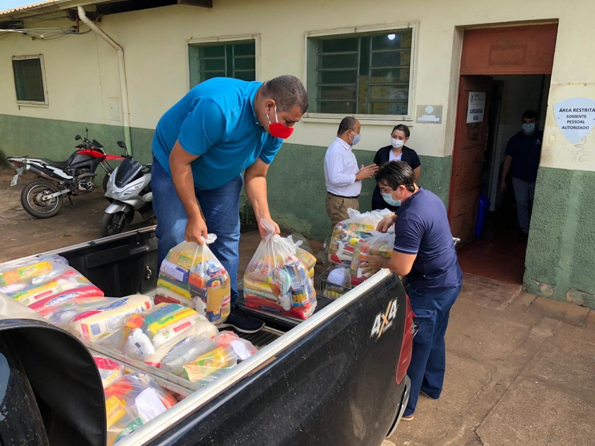 DEPUTADO ESTADUAL: Marcelo Cruz e assessores fazem doações de cestas básicas para instituições 