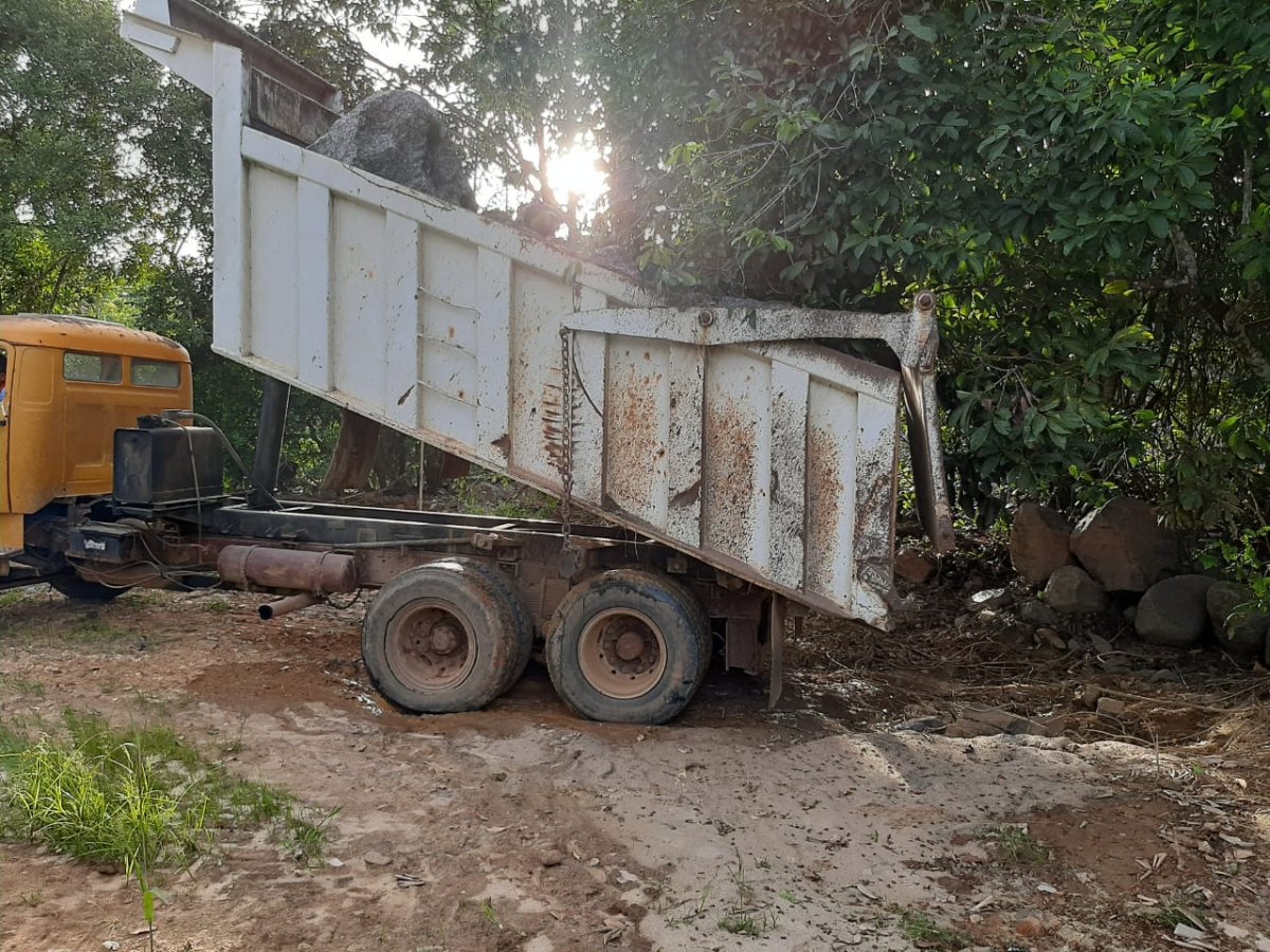 PREJUÍZO: Forte chuva desvia curso de rio e cidade fica sem abastecimento de água 