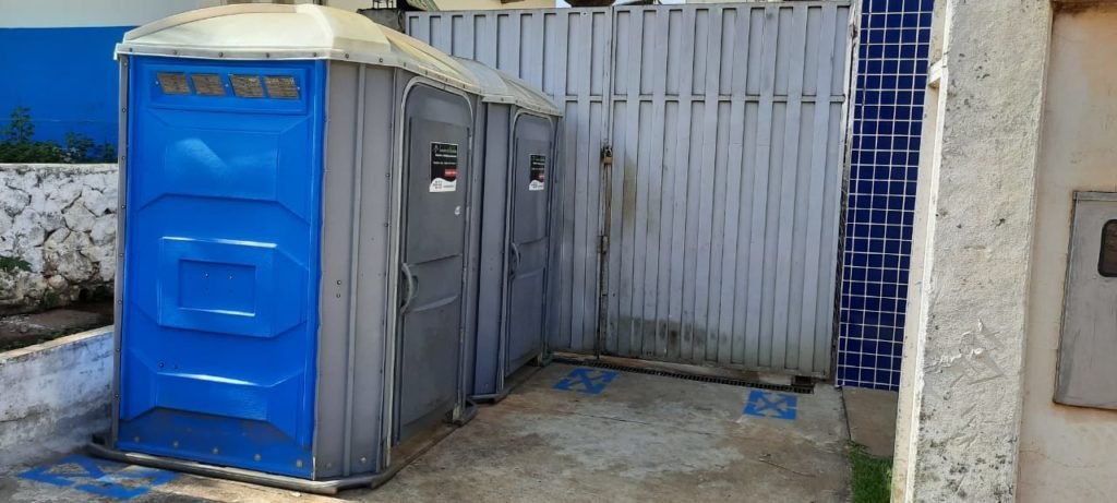 JARU: Prefeitura instala tendas e organiza fluxo de pessoas que aguardam o auxílio