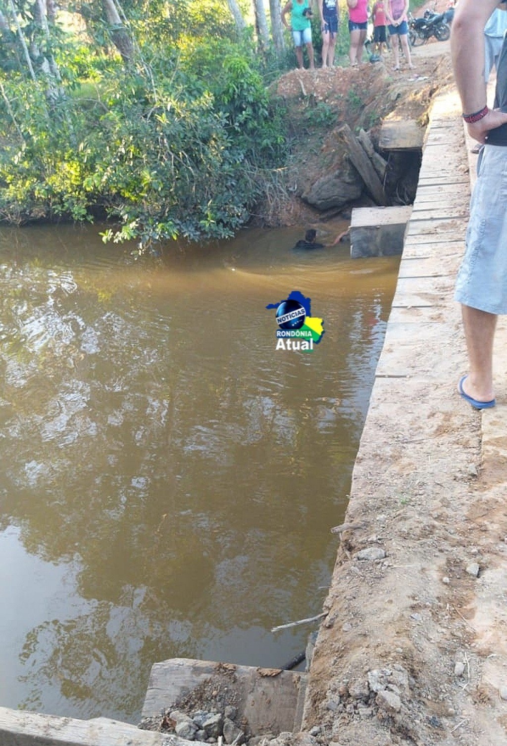 TRAGÉDIA: Corpo de criança que caiu em rio é encontrado 