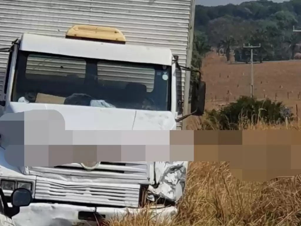 FATAL: Motociclista morre após colidir contra caminhão na RO-383