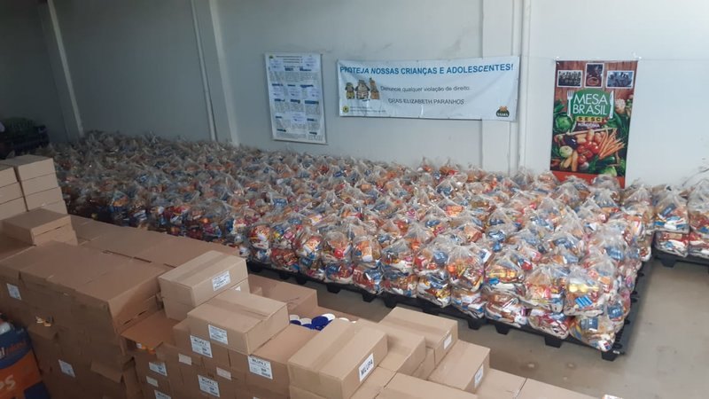 AÇÃO SOCIAL: Parceria entre Sistema Fecomércio/Sesc/Senac e FALM entrega cestas básicas 