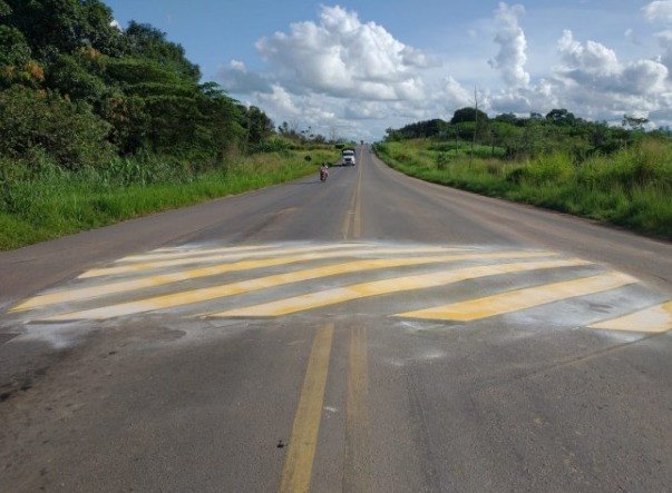 SINALIZAÇÃO: Atendendo solicitação de Anderson Pereira, DNIT realiza serviços na BR 364