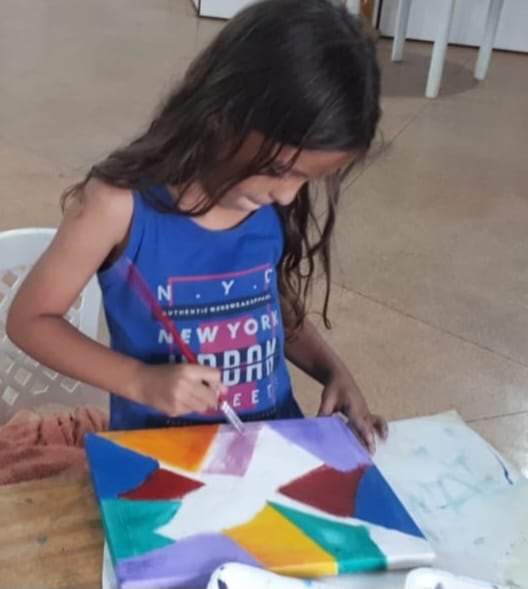 INCENTIVO: Crianças da Vila Princesa expõem obras de artes na Ivan Marrocos