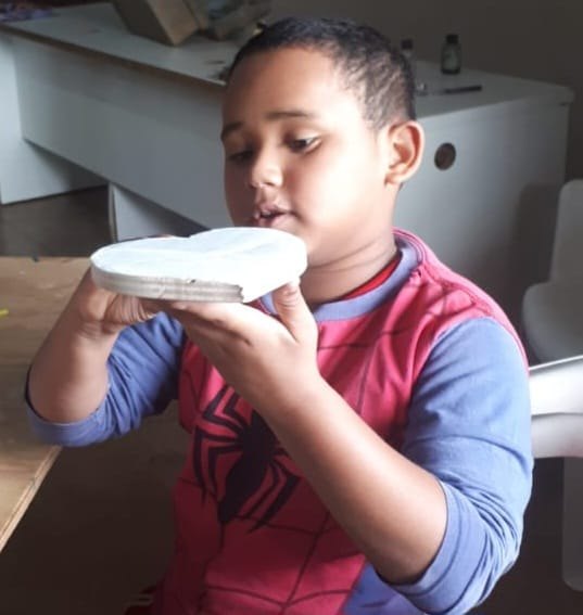 INCENTIVO: Crianças da Vila Princesa expõem obras de artes na Ivan Marrocos