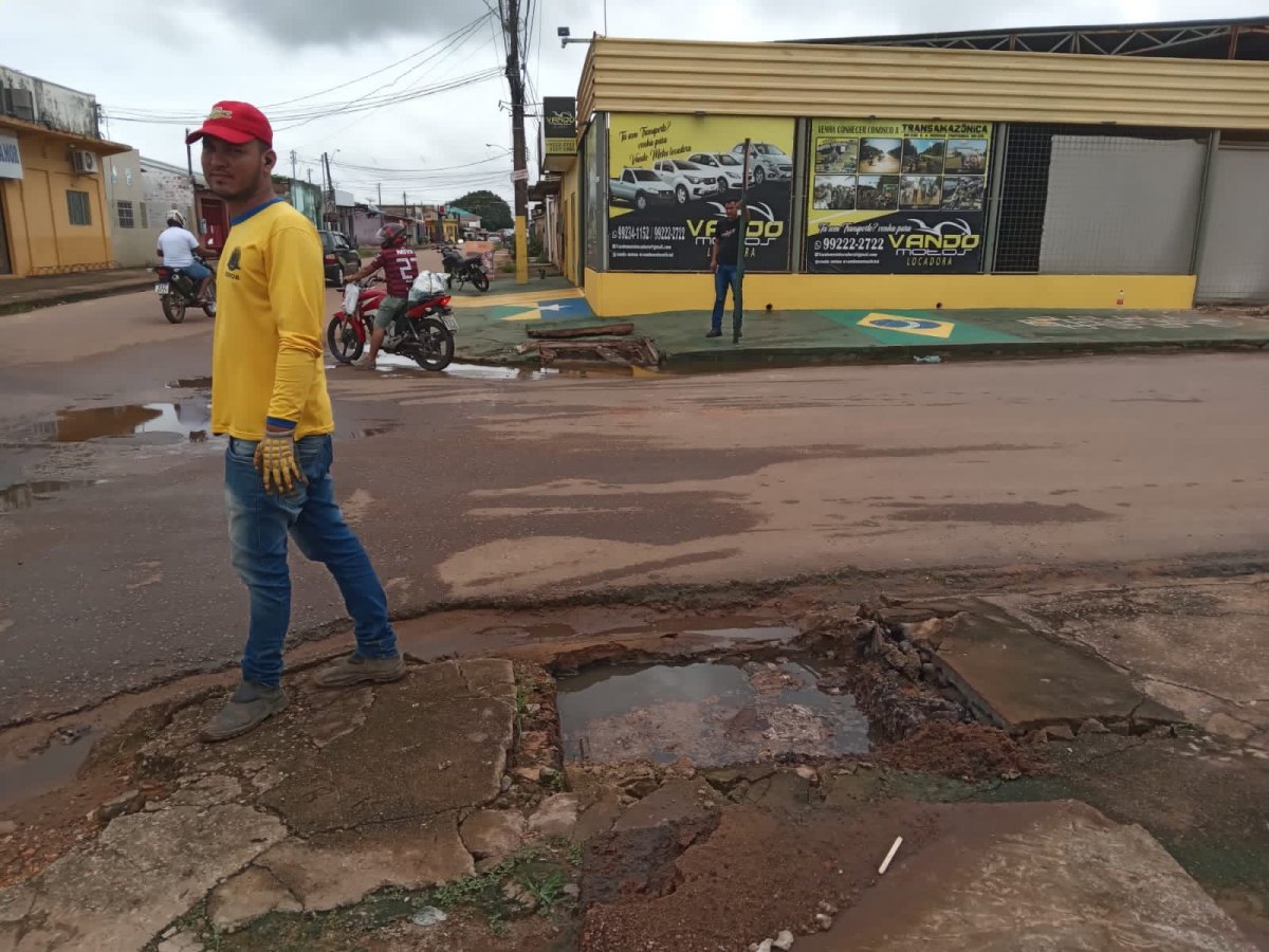 LIMPEZA: Semusb desobstrui bueiro na zona sul a pedido do vereador Edimilson Dourado