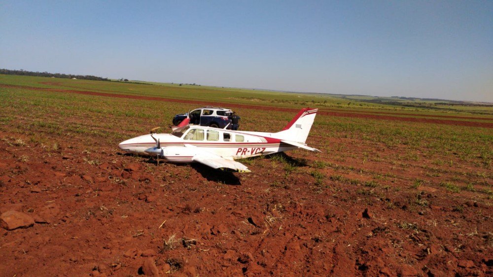 OPERAÇÕES: FAB intercepta duas aeronaves suspeitas; Piloto é preso com 487 kg de cocaína