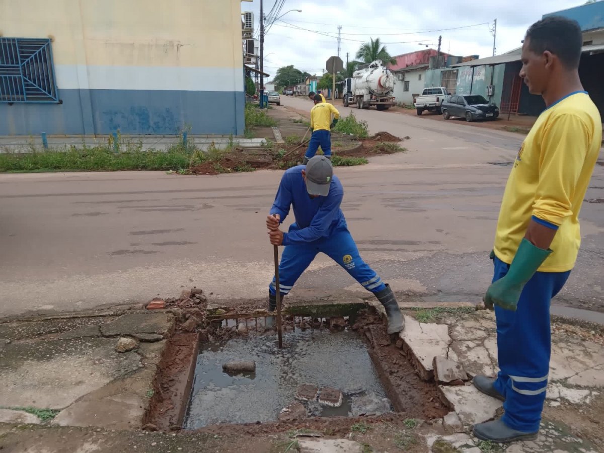 LIMPEZA: Semusb desobstrui bueiro na zona sul a pedido do vereador Edimilson Dourado
