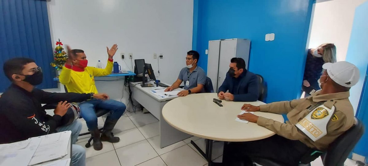 MOTOS: Ver. Edimilson Dourado ajuda na solução de problemas de motoboys