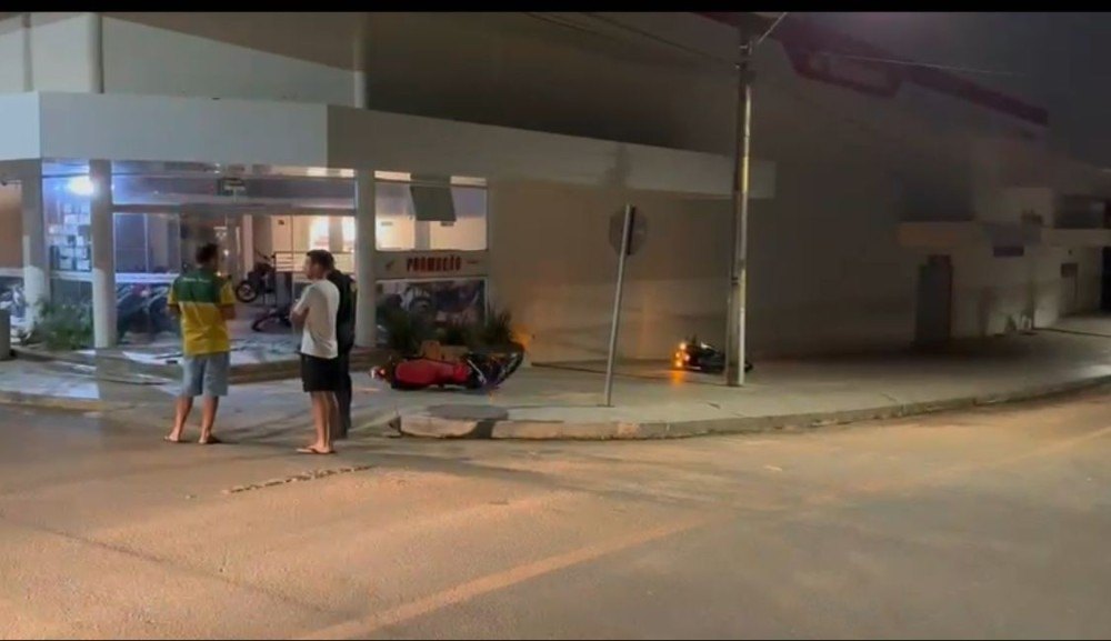 VÍDEO: 7 Criminosos invadem concessionária e fogem levando várias motos