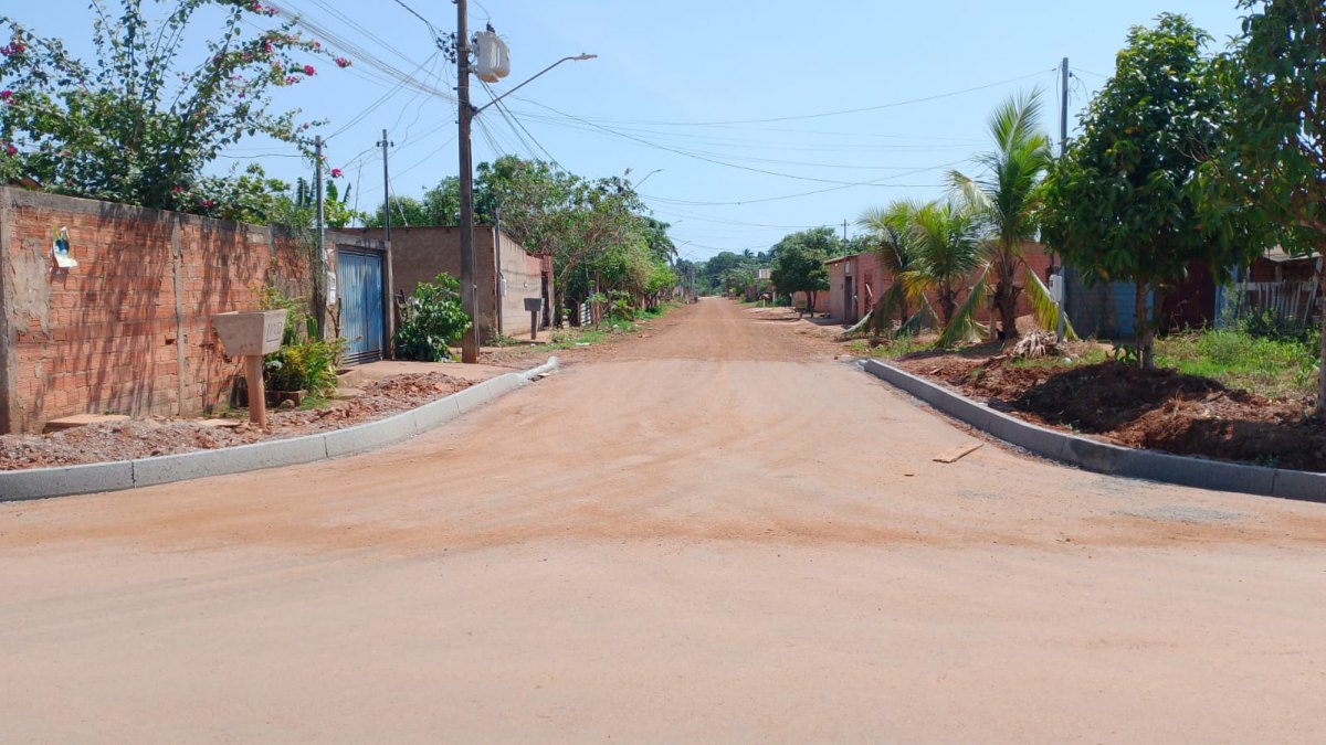 EDWILSON NEGREIROS: Prefeitura atende vereador e providencia limpeza e encascalhamento no Parque Amazônia
