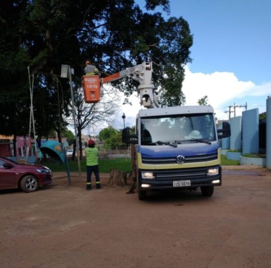 PEDIDO DE EDEVALDO NEVES: Emdur conclui pontos de iluminação pública no posto de saúde José Adelino