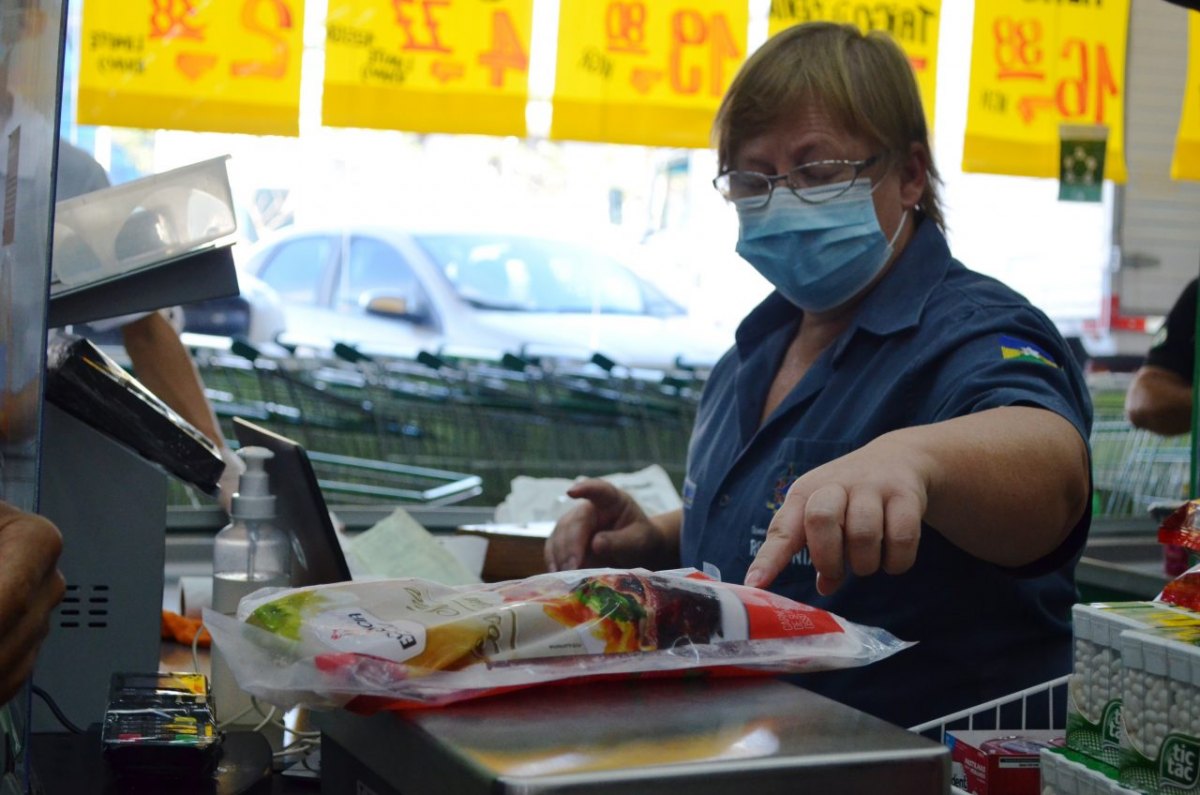 AÇÃO: Ipem fiscaliza postos de combustíveis e artigos alimentícios em RO
