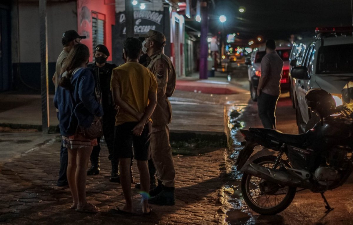 SEM CONSCIÊNCIA: 'Operação Alerta' encontra aglomerações em estabelecimentos comerciais e igrejas