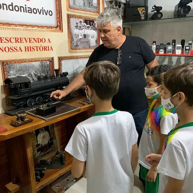 VISITA: Estudantes da Oficina da Criança conhecem o museu da comunicação do Rondoniaovivo