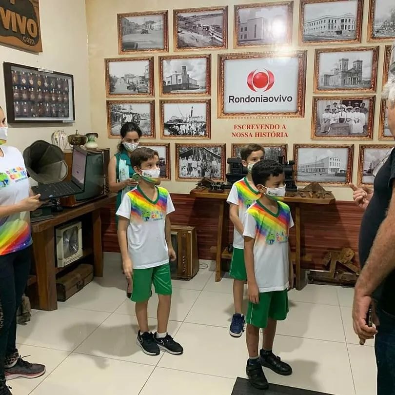 VISITA: Estudantes da Oficina da Criança conhecem o museu da comunicação do Rondoniaovivo