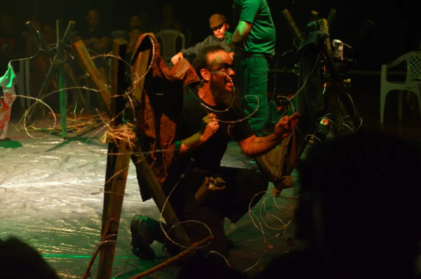 ESPETÁCULO TEATRAL: Naurú, o poeta das guerras, da arte e da vida