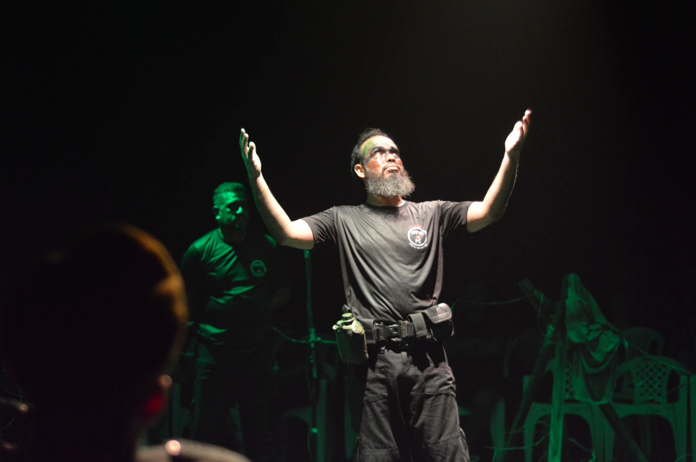 ESPETÁCULO TEATRAL: Naurú, o poeta das guerras, da arte e da vida