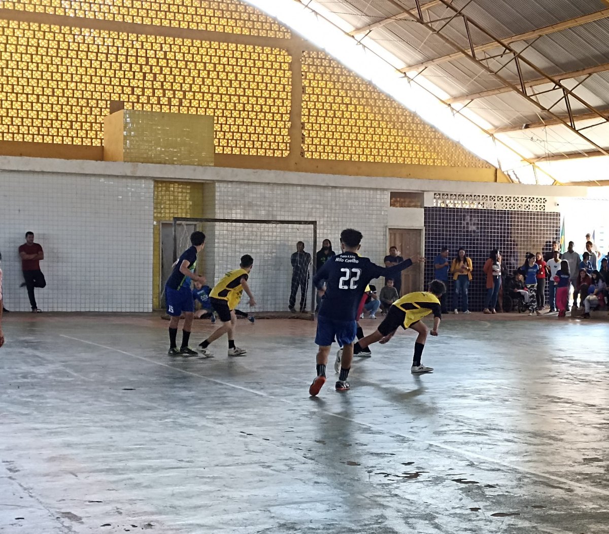 LUIZINHO GOEBEL: Deputado cobra melhorias e professores para escola em Ministro Andreazza