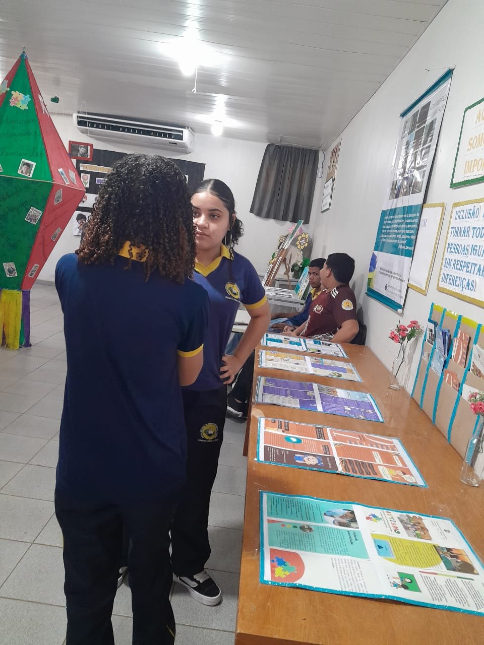 Exposição de artes marca Semana da Diversidade e Inclusão na Escola Eduardo Lima e Silva