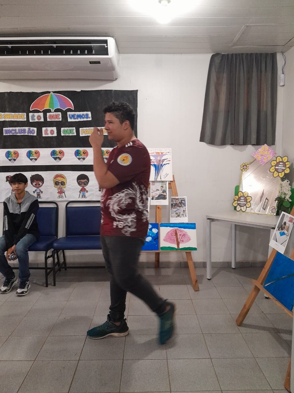 Exposição de artes marca Semana da Diversidade e Inclusão na Escola Eduardo Lima e Silva