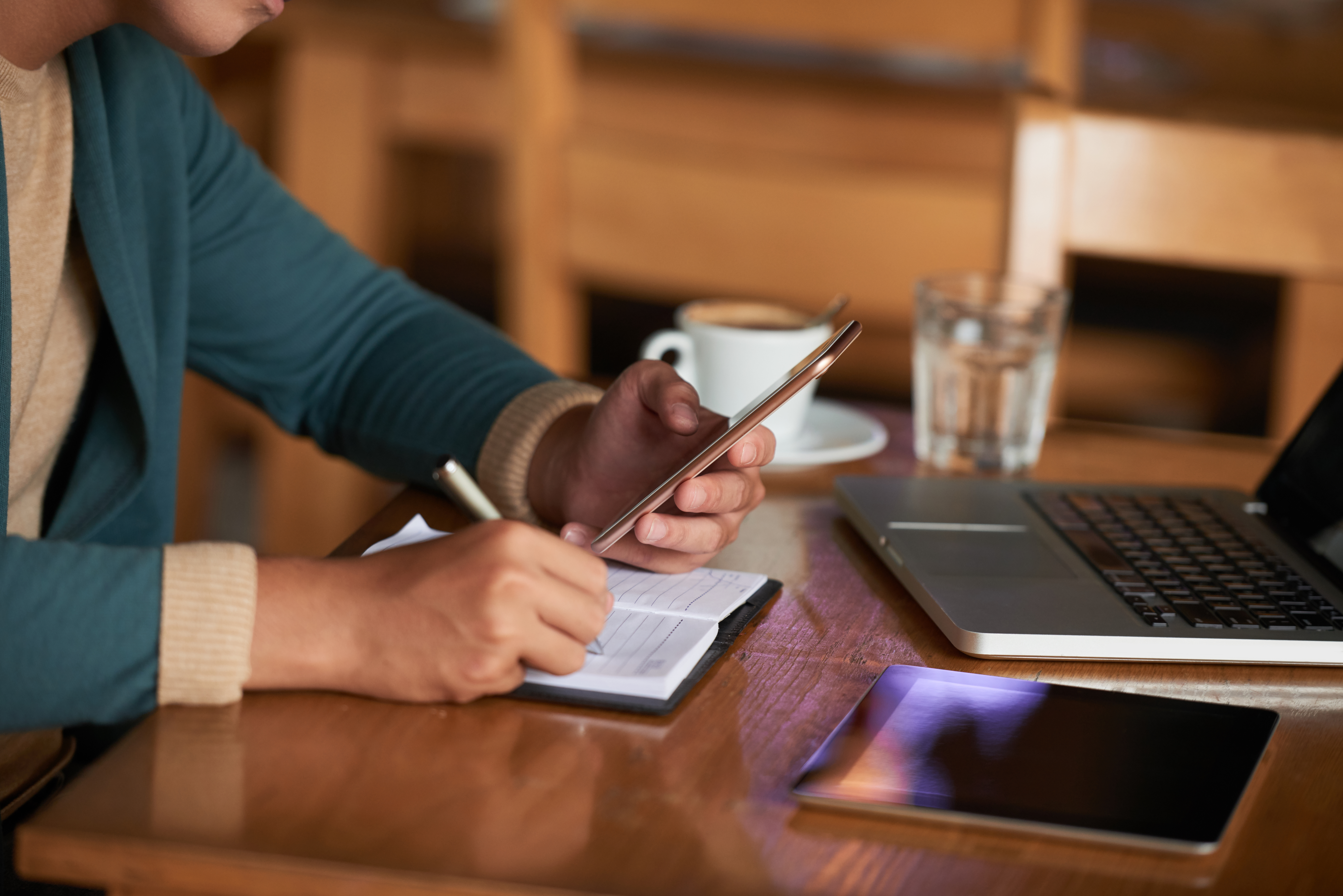 TRABALHO REMOTO E VERIFICAÇÃO DE CONTA: As vantagens de ter um número virtual internacional no celular