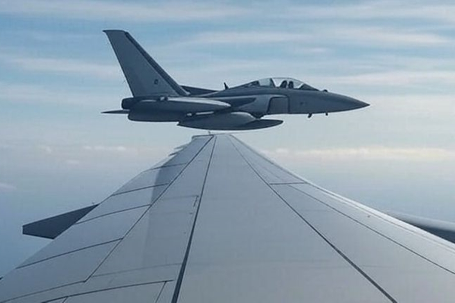 'BLITZ AÉREA': Vídeo mostra momento em que avião é interceptado por caça da FAB