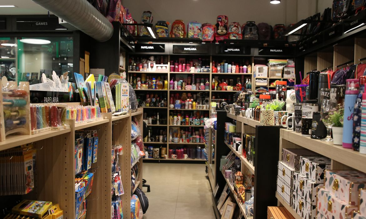 ALERTA: Compra de materiais escolares exige atenção redobrada dos pais