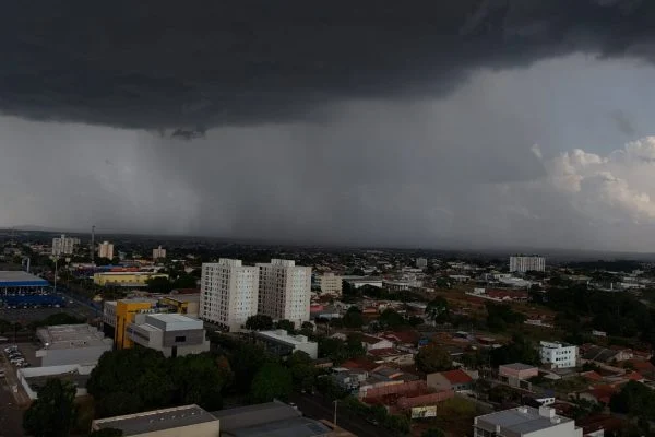 SÁBADO (22): Tempo abafado deve provocar chuva em todas as regiões de Rondônia