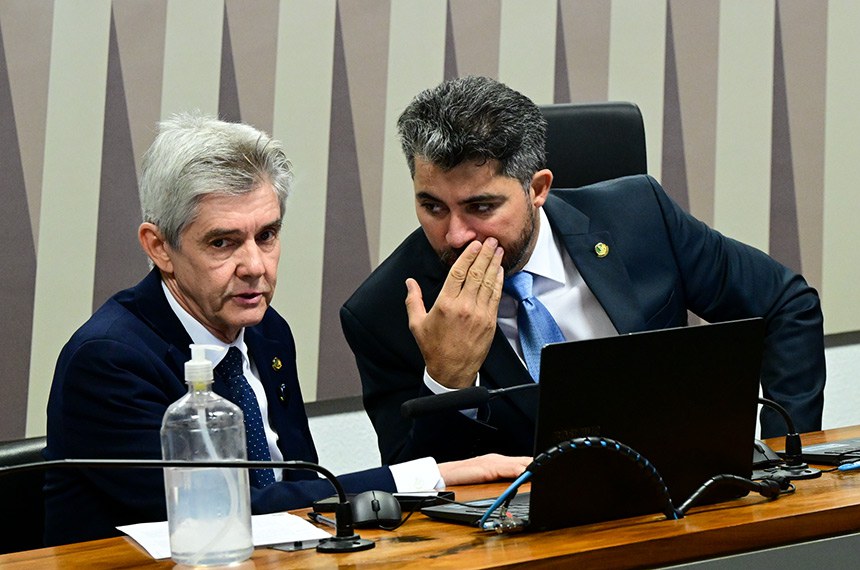 ESCALA DE TRABALHO: Senadores de Rondônia assinam PEC 12; críticos apontam risco de 'escala 7x0'