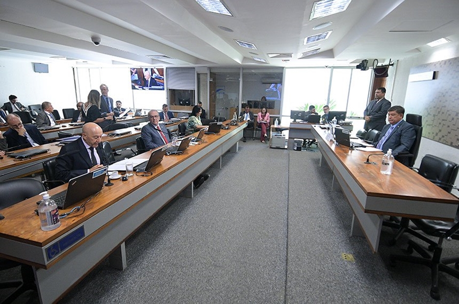 CONFÚCIO MOURA: SUS terá prazo máximo para tratamentos e remédios, aprova CCT