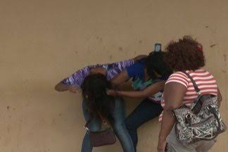 HOSPITALIZADA: Após ser espancada por duas rivais em praça, mulher é socorrida desacordada 