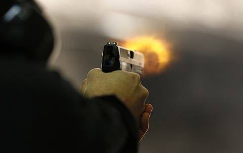 NA BALA: Cobrança de dívida de roupas quase termina em assassinato 