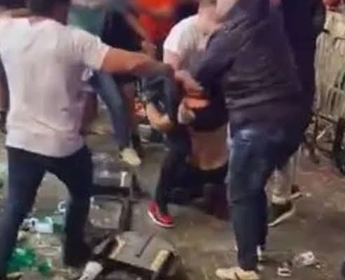 NEGOU BEBIDA: Homem é socorrido ao hospital após ser espancado em lava jato 