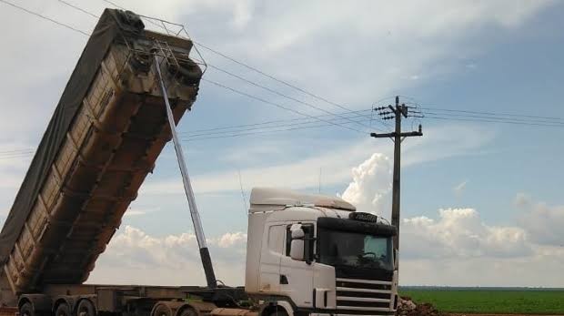 ELETROCUTADO: Trabalhador morre após tocar em caçamba que despejava calcário 