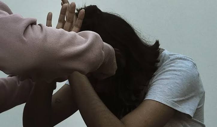 NÃO PAGOU: Mulher é espancada pelo ex-marido ao cobrar pensão alimentícia do filho 