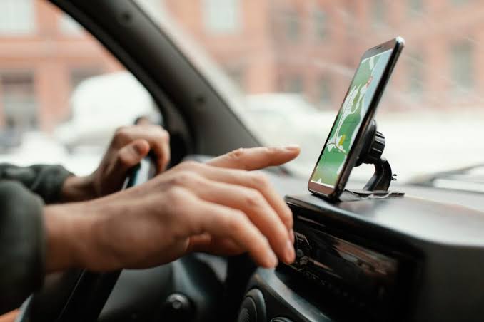 AMARRADO: Motorista de aplicativo é sequestrado durante roubo de carro e dinheiro 