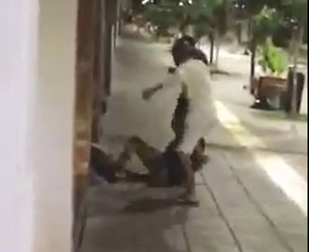 BRUTALIDADE: Morador de rua é espancado por bando quando dormia em calçada
