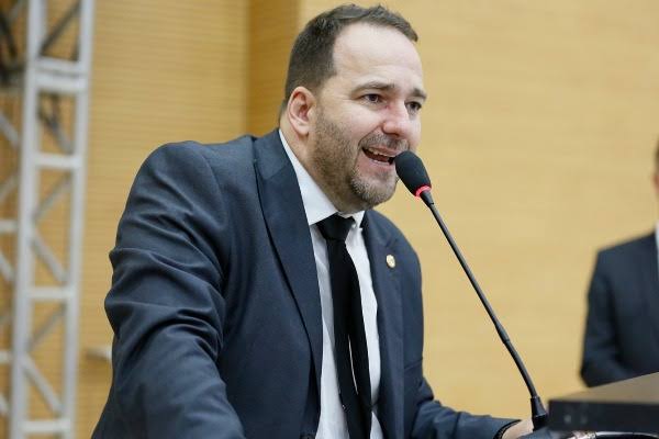 PRESIDENTE DA ALE: Alex Redano repudia queima de dragas no rio Madeira, em ação da PF e IBAMA