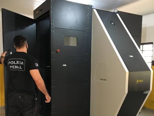 'NO 603': Mulher é detida ao ser flagrada levando droga para o marido em presídio 