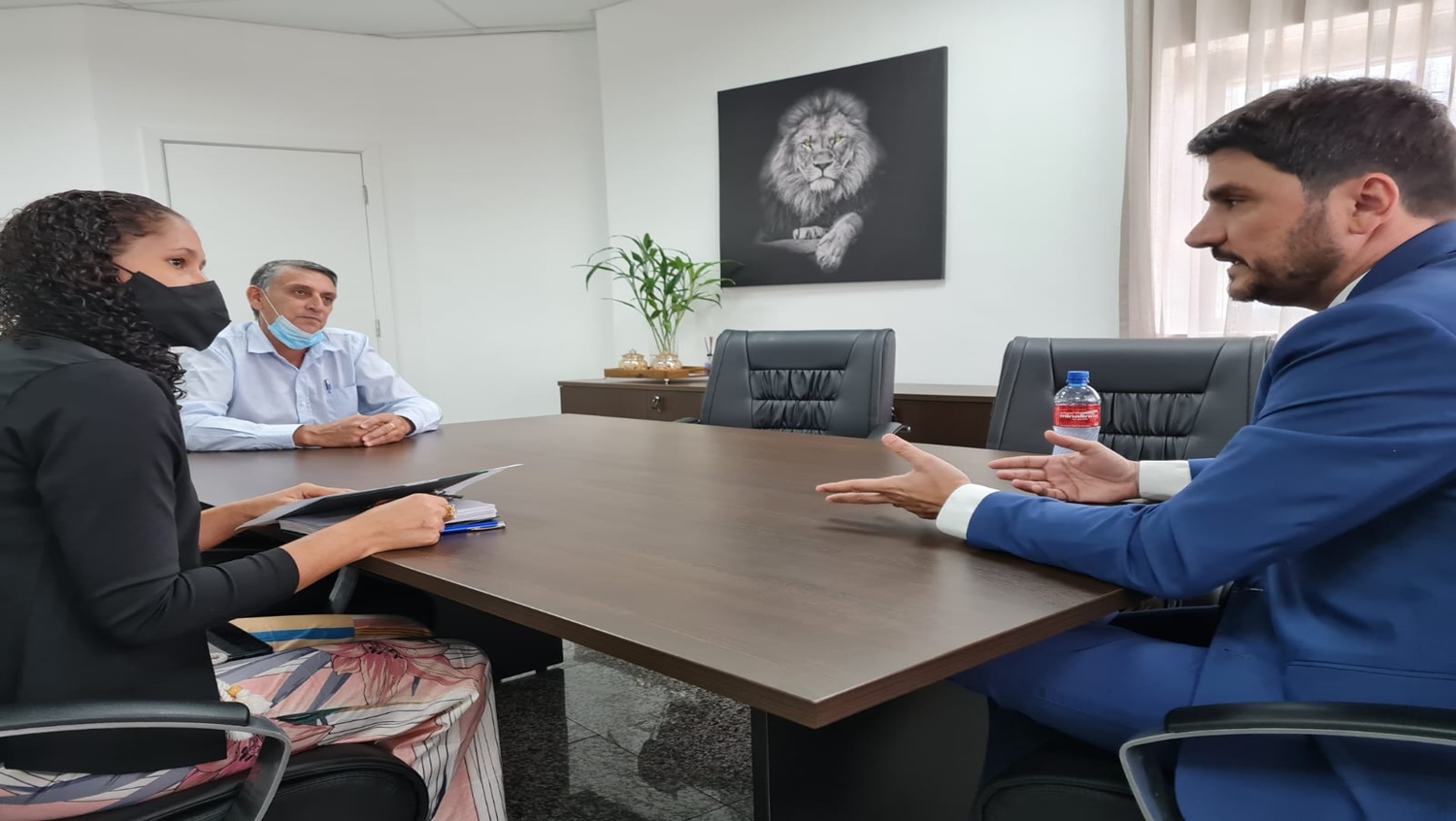 RECURSOS: Jean Mendonça recebe a secretária de educação de São Felipe d’Oeste