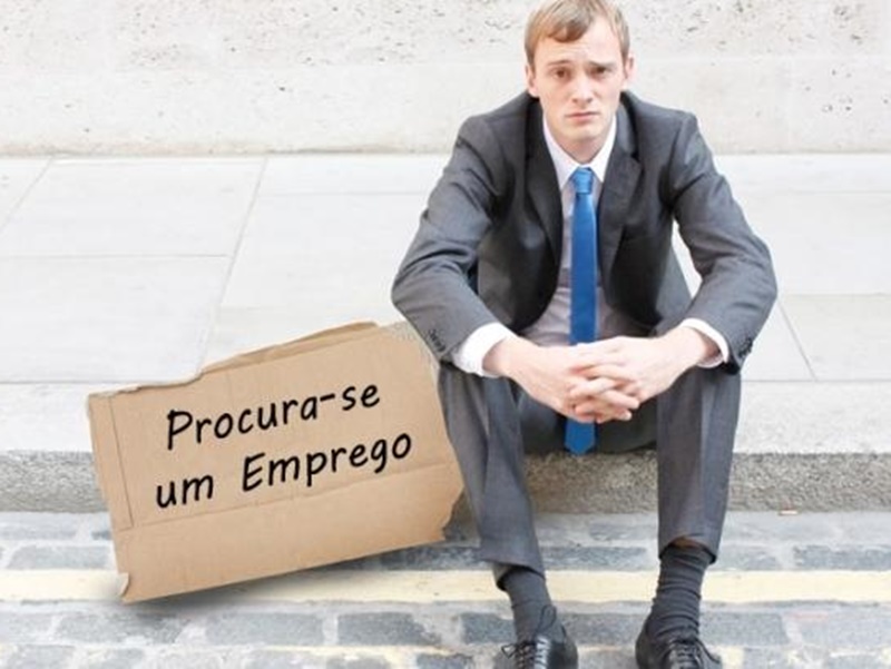 TRABALHO: Especialistas orientam sobre as atitudes para conseguir um emprego