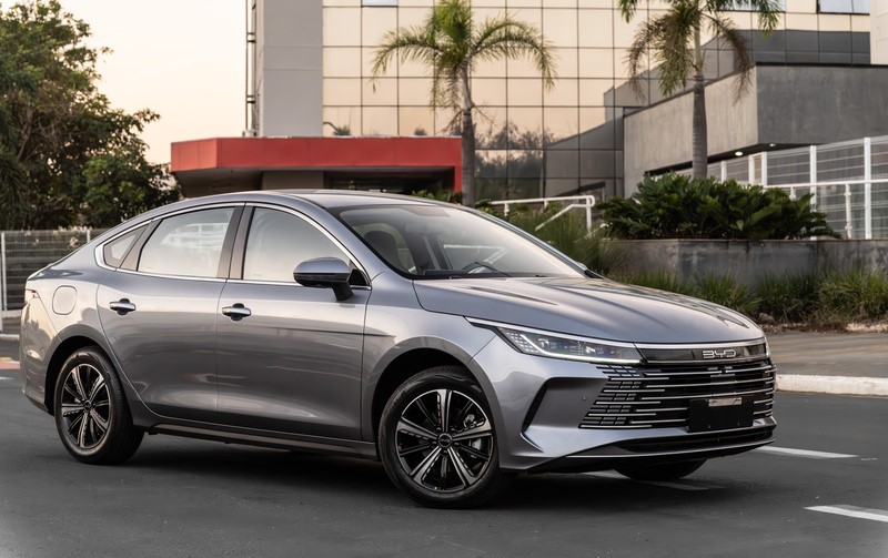 HÍBRIDO: Chega ao Brasil o BYD King que concorre com o Toyota Corolla 