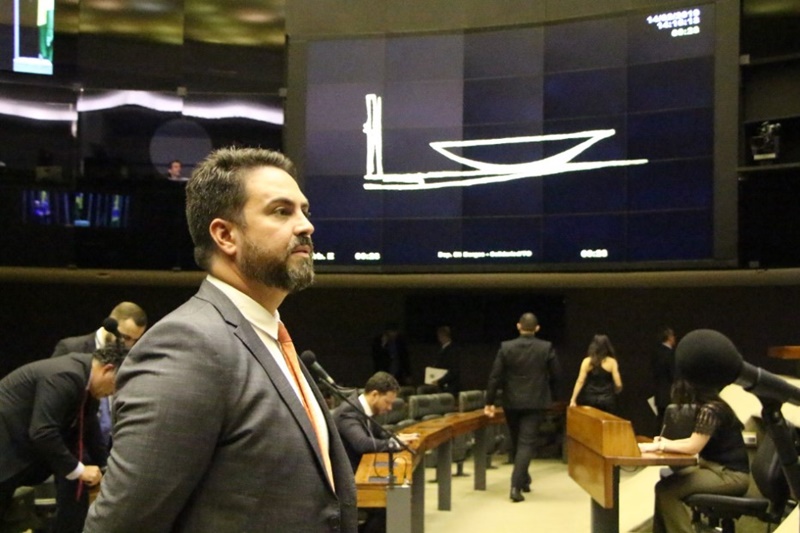 PROJETO DE LEI: Léo Moraes defende cobertura sem limites para planos de saúde