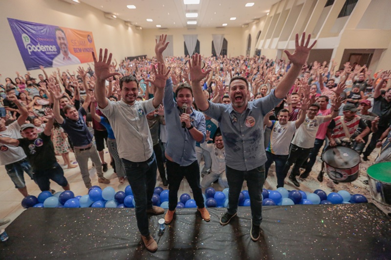 PROMESSAS: Léo Moraes anuncia grande pacote de asfaltamento e patrolamento de estradas