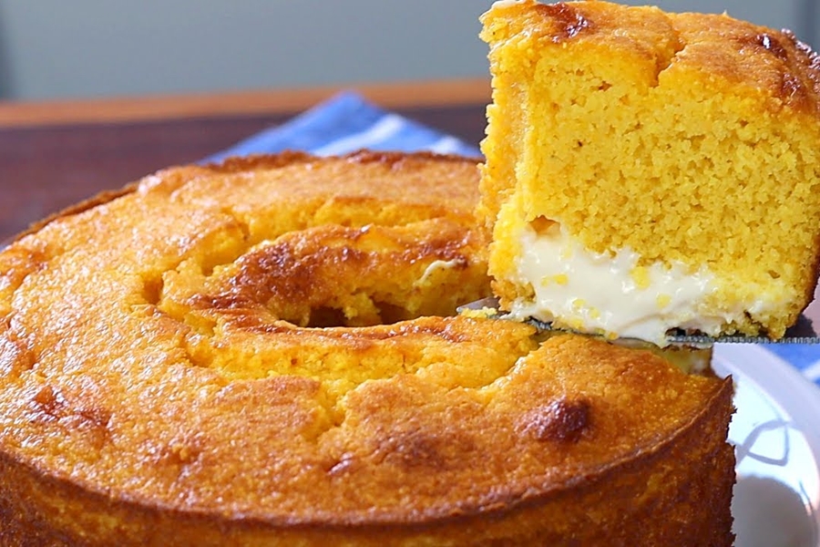 Receita de bolo de milho com recheio de requeijão cremoso; aprenda!