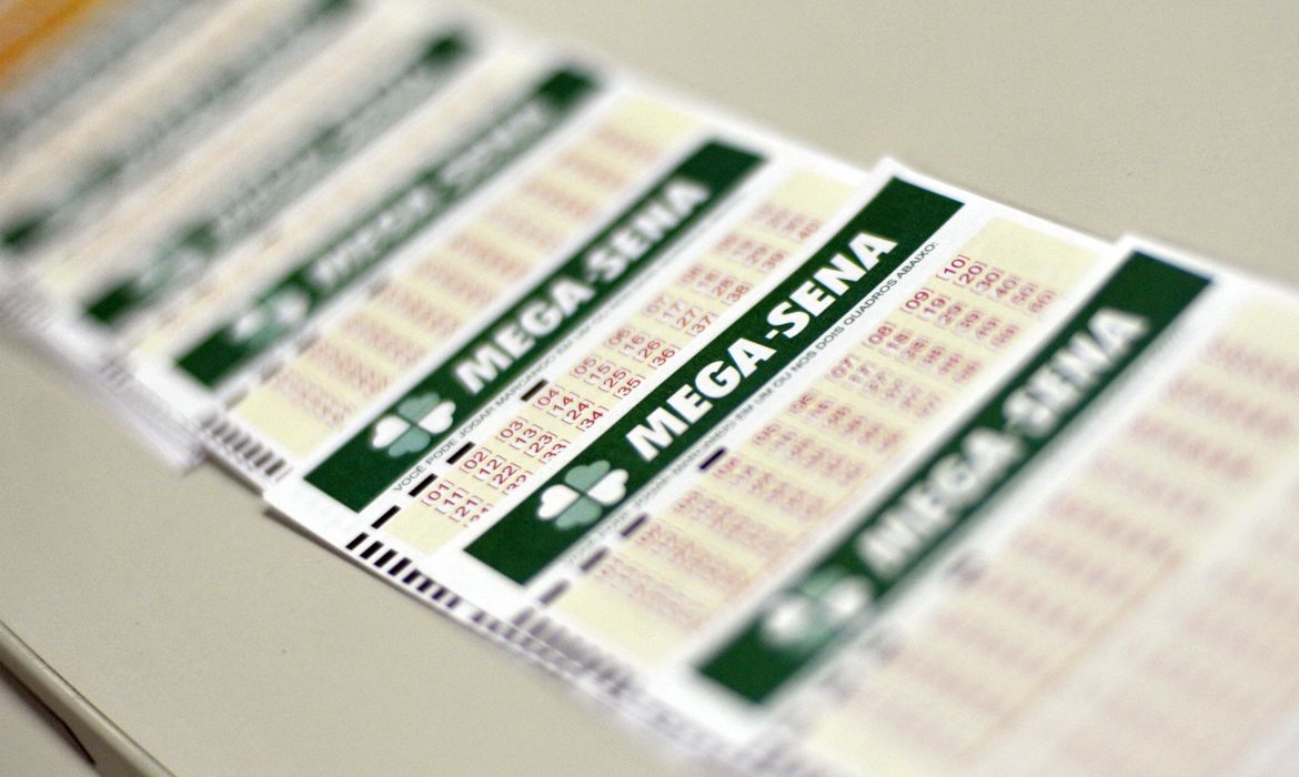 LOTERIA: Mega-Sena acumula e prêmio principal vai para R$ 40 milhões