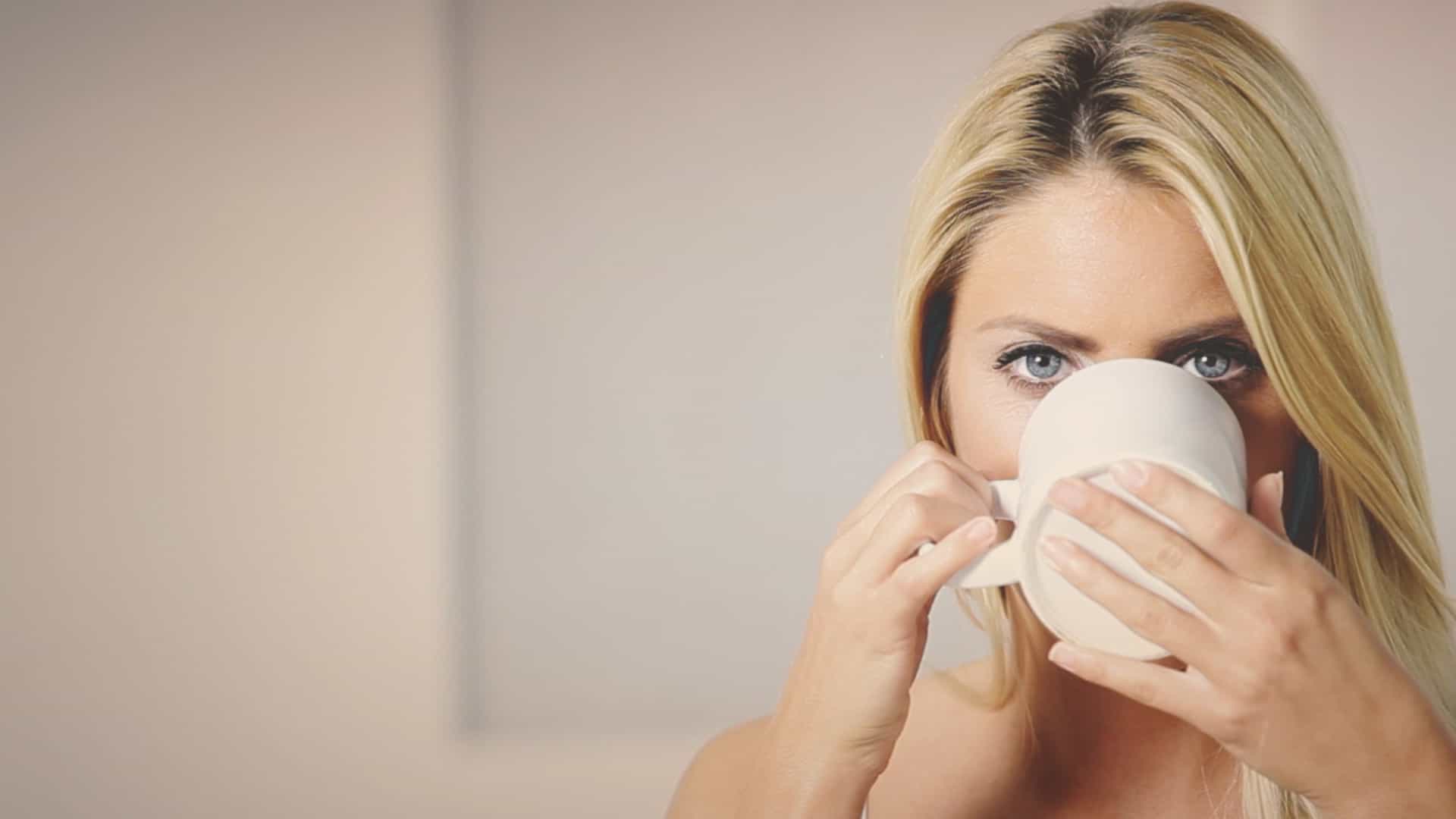 PREVENÇÃO: Ingerir bebidas muito quentes 'aumenta risco de câncer em 90%'